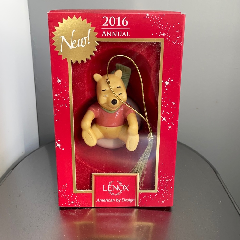 2016 Lenox Disneys Winnie the Pooh Sledding Ornamnent